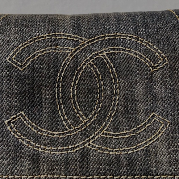 Auth Chanel dark denim zippy wallet with gold leather & CC zipper pull. - Picture 8 of 14